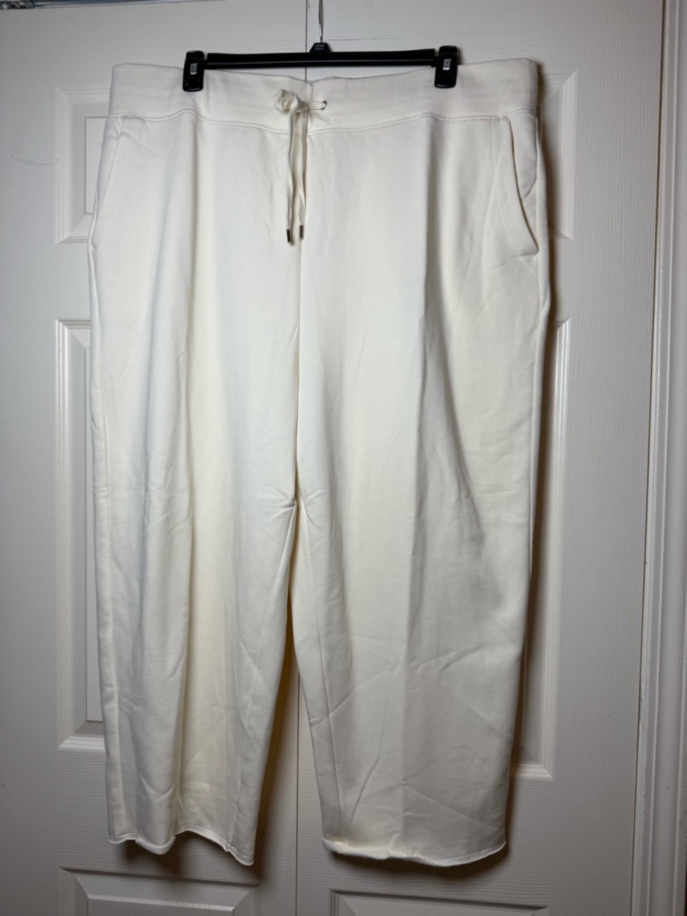 CALIA by Carrie Underwood Straight Leg Crop‎ High Rise Sweatpants